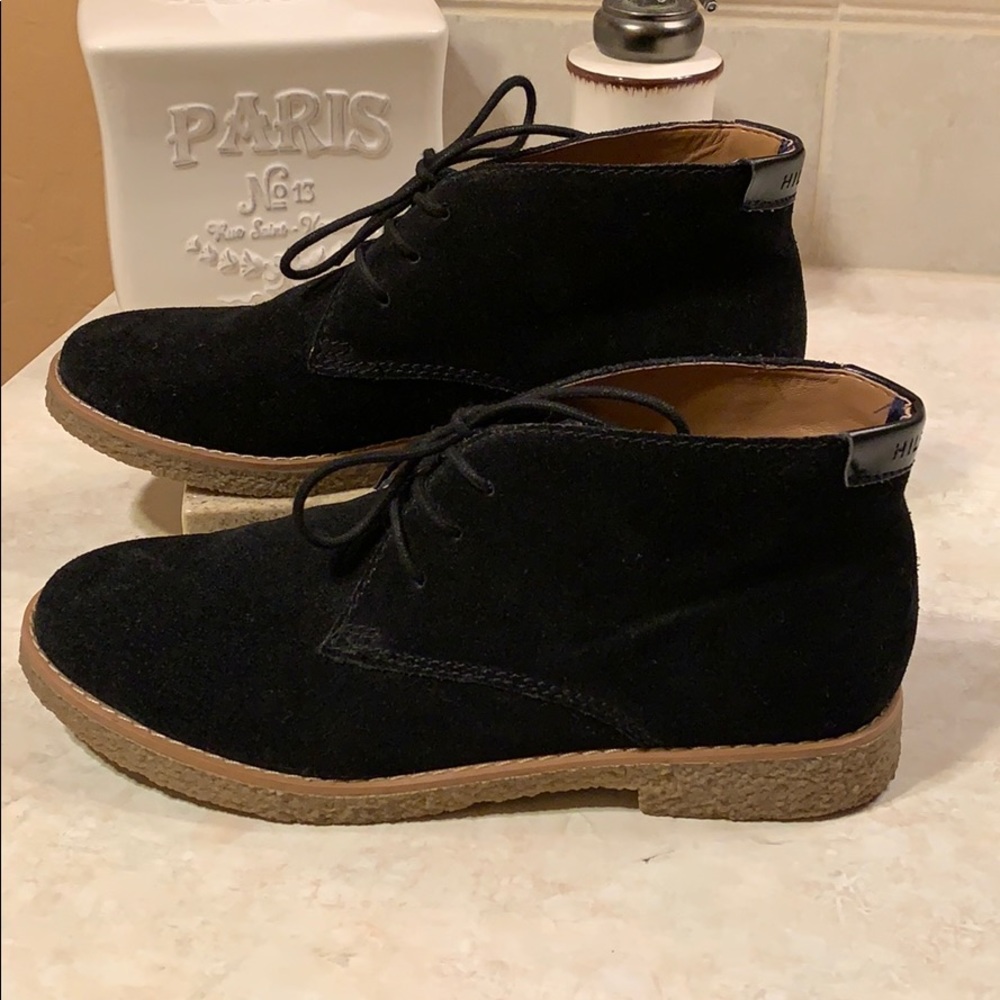 TOMMY HILFIGER: NWOT Suede Booties